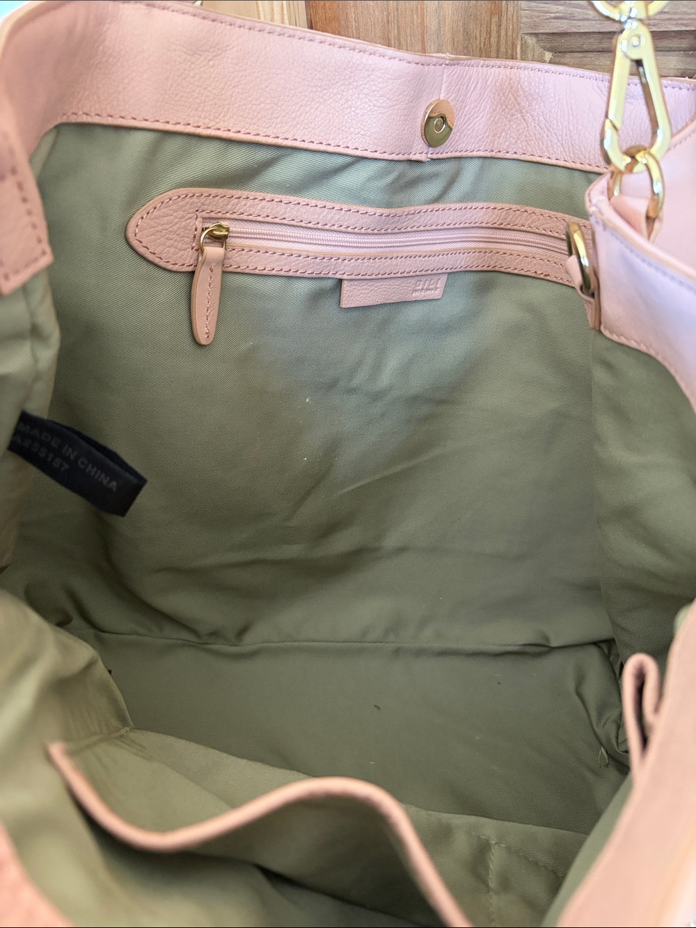 G.I.L.I. Pink Leather Hobo Bag with Crossbody Strap - Picture 6 of 10
